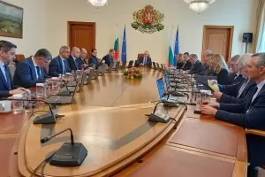 МС оспори пред КС решение на парламента за 1 млрд. лв.