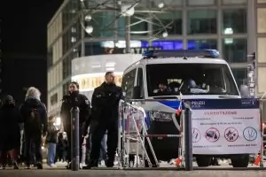 Берлин отчете успешни тържества при десетки ранени и стотици арести