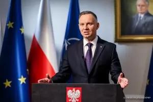 Полският президент помилва двама министри, вкарани в ареста
