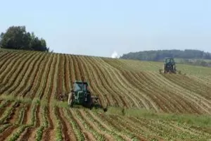 Паднаха всички ограничения за граждани на ЕС да купуват земя в България