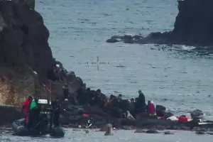 Български граничен кораб спаси 44 мигранти до остров Лесбос