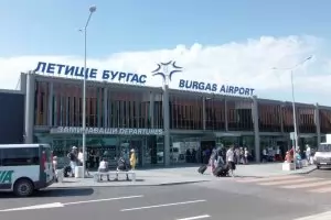 Летище "Бургас" затваря за близо месец