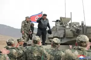 Ким Чен-ун се похвали с нов боен танк
