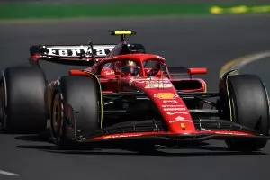 "Ферари" спечели първа двойна победа в F1 от 2 г.