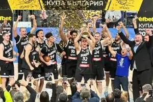 "Черноморец" върна баскетболната купа в Бургас след половин век