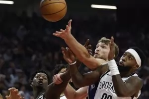 Везенков поигра 3 мин. при победа на "Сакраменто"