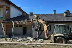 Съд спря събарянето на хижата на Румен Гайтански на яз.Искър