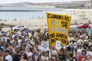 И Канарските острови се разбунтуваха срещу туристите
