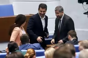 НС се опитва да опази Главчев от конституционна криза