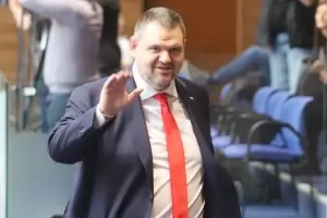 Пеевски проби като водач в бастиона на ДПС в Кърджали