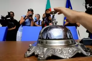 НС улесни продажбата на стотици обекти от забранителния списък