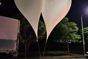 Пхенян праща към Южна Корея балони с боклуци

