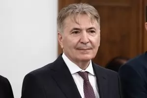 Министър Николов внезапно отмени назначенията на 13 нови търговски аташета