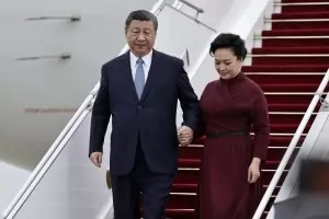 Китайският президент Си Дзинпин пристигна в Париж за среща с Макрон