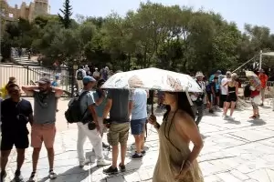 Гърция предупреди туристите да не подценяват жегите