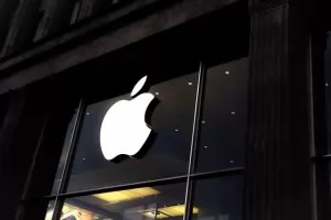 Брюксел глобява Apple за нарушение на Закона за цифровите пазари 