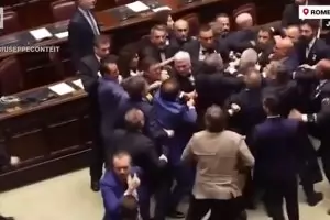 Италиански депутат пострада след бой в парламента