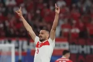 УЕФА разследва героя на Турция за екстремизъм