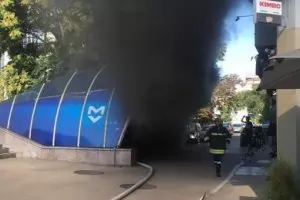 Пламна подлезът на централна метростанция