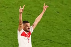 УЕФА наказа скандалния герой на Турция за два мача