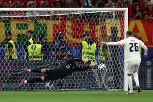 Драма с дузпи прати Португалия на 1/4-финал срещу Франция