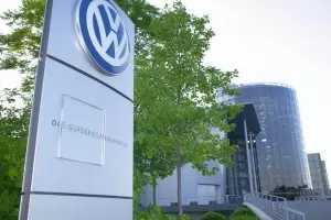 Синдикатите в Германия се готвят за битка с Volkswagen