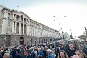 "КОЙ?...", попита протест срещу Борислав Сарафов