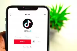 TikTok ще блокира филтрите за красота за тийнейджърите  