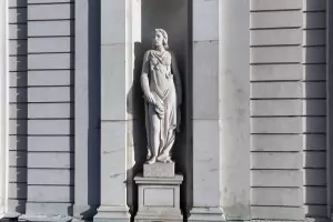 Мадони и лъвици на Любен Димитров властват 5 месеца в „Квадрат 500“