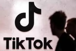 Как крайнодесните използват TikTok за лъжи и конспирации