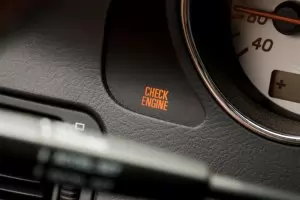 Какво да правим, ако на таблото светне Check Engine