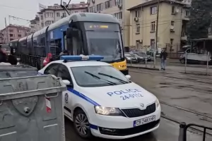 МВР-шефът проверява патрулка, блокирала центъра на София