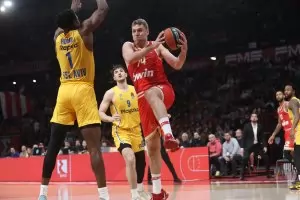 "Олимпиакос" с Везенков спечели сезона в Евролигата