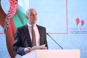 Великобритания няма намерение да вдига санкциите срещу Пеевски
