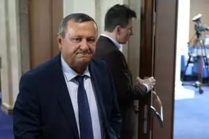 Депутати предлагат ново решение за хората без здравни осигуровки