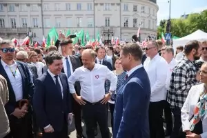 Новият президент на Румъния се включи в предизборната борба в Полша