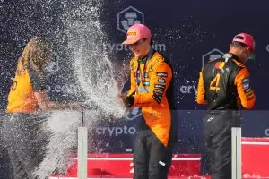 Двойна победа на "Макларън" утвърди Пиастри на върха в F1