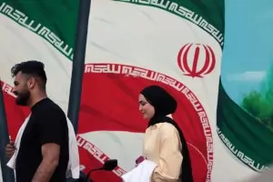 Петролът поевтиня в очакване на сделка САЩ-Иран