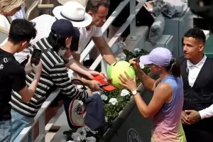 Швьонтек печели на "Ролан Гарос" с темпото на Борг