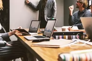 Държавата тръгва да издирва кой не учи и не работи