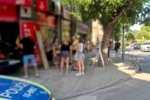 Кола влетя в магазин в Пловдив и рани три жени