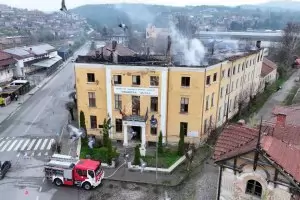 Без покрив и оборудване пожарът не сломи гимназията "Тревненска школа"