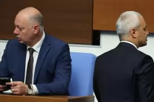 И третият вот на недоверие срещу кабинета "Желязков" е обречен на неуспех