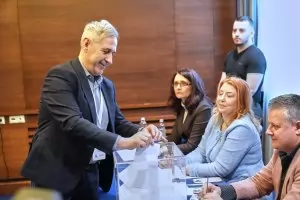 Екипът на Стефка Костадинова мъгляво заплаши МОК със съд