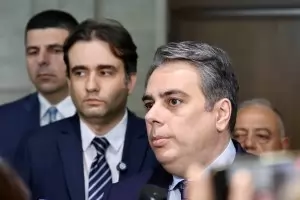 Разводът на ПП и ДБ (засега) се отлага