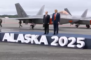 Тръмп посрещна Путин в Аляска