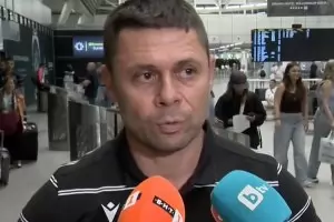 Селекционерът на младежите се поблазни за поста при мъжете