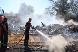 Огромен горски пожар стигна до хотели в Анталия