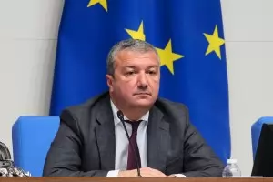 Данък "дивидент" ще се увеличи от 5 на 10%, обяви Драгомир Стойнев