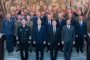 Радев наложи вето на новата пределна възраст за генералите